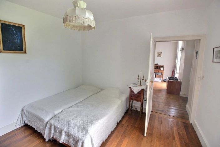 Image No.24-5 Bed House for sale