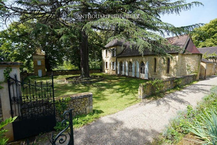 Image No.10-9 Bed Property for sale