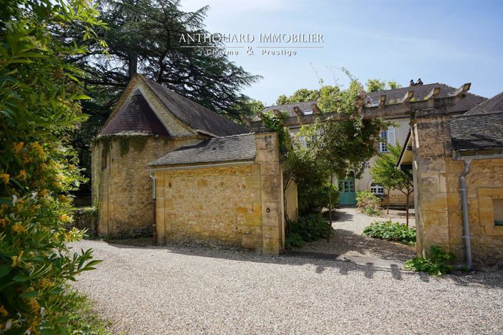 Image No.12-9 Bed Property for sale