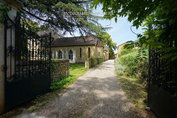 Image No.14-9 Bed Property for sale