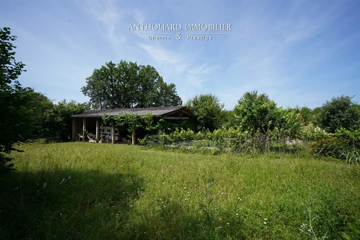 Image No.17-9 Bed Property for sale