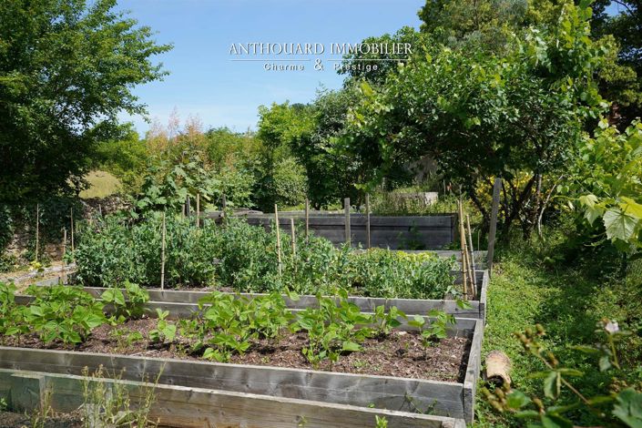 Image No.18-9 Bed Property for sale