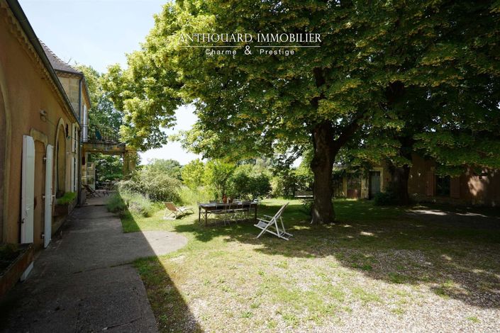 Image No.24-9 Bed Property for sale