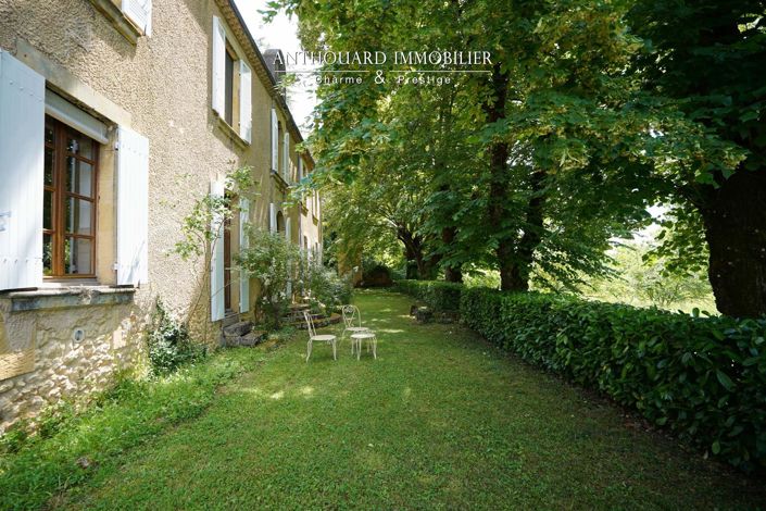 Image No.25-9 Bed Property for sale