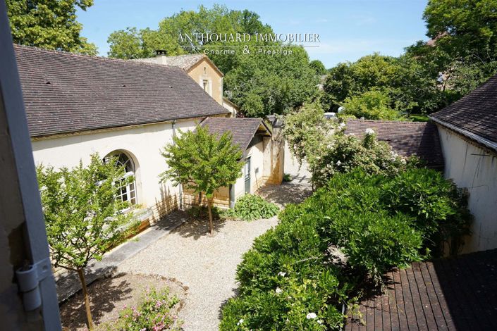 Image No.28-9 Bed Property for sale