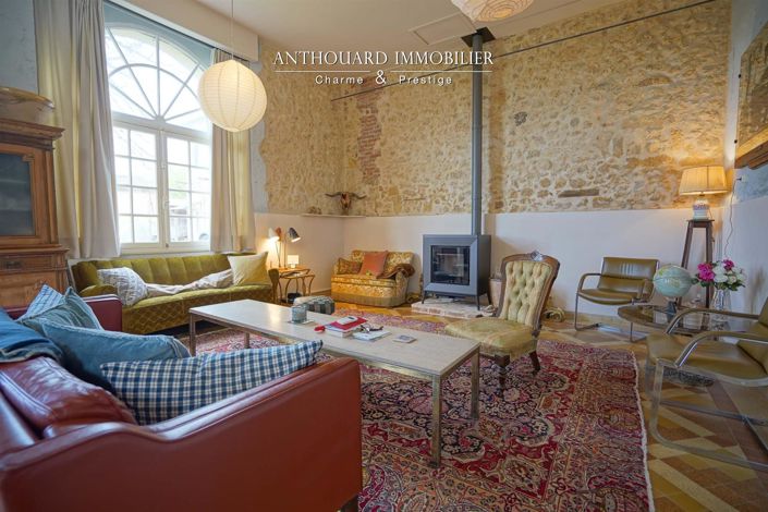 Image No.35-9 Bed Property for sale