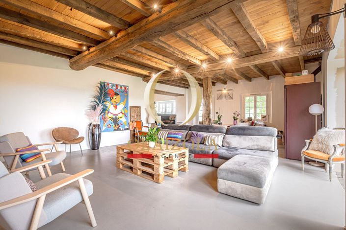 Image No.5-7 Bed Property for sale