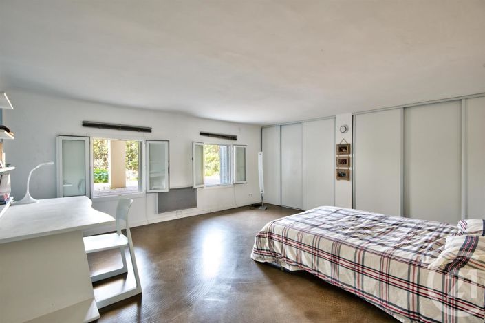 Image No.17-4 Bed House for sale