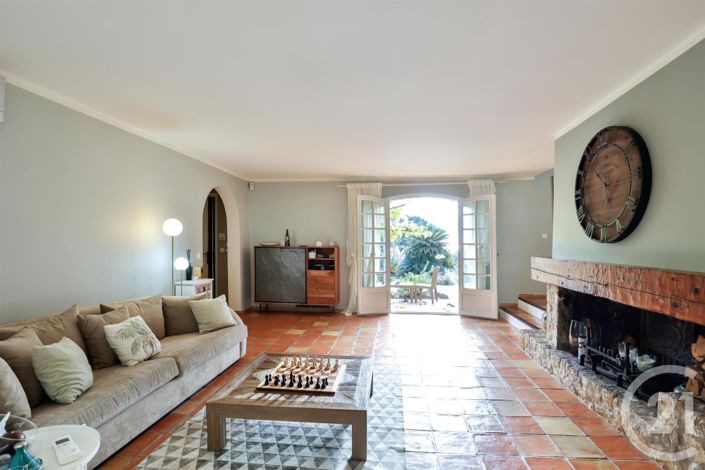 Image No.12-5 Bed House for sale