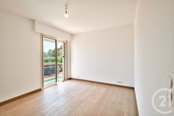 Image No.14-5 Bed House for sale