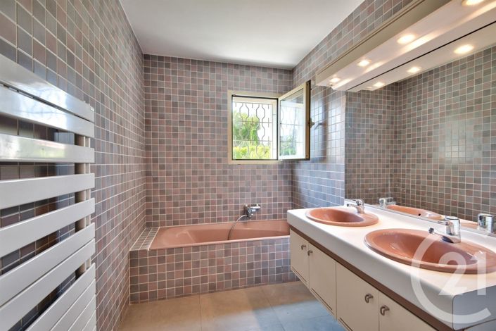 Image No.16-5 Bed House for sale