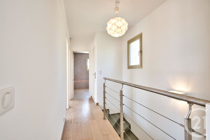 Image No.18-5 Bed House for sale