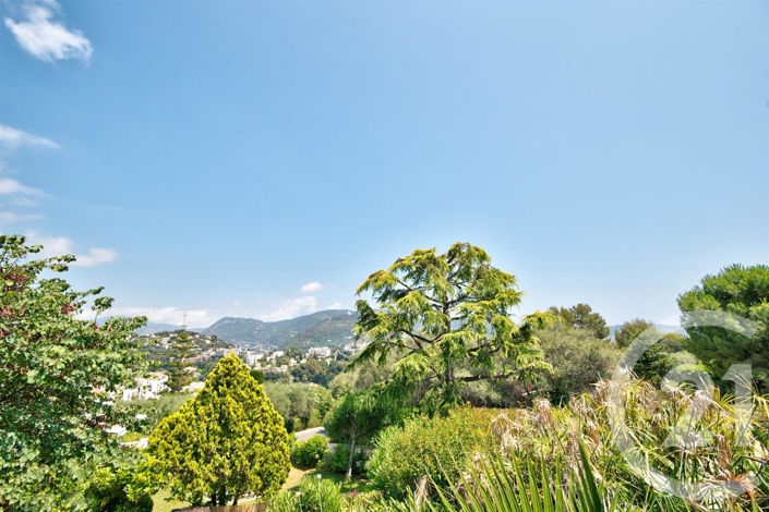 Image No.2-5 Bed House for sale