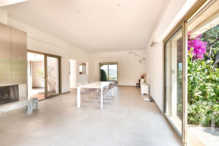 Image No.4-5 Bed House for sale