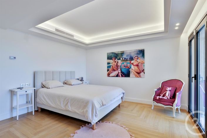 Image No.18-6 Bed House for sale