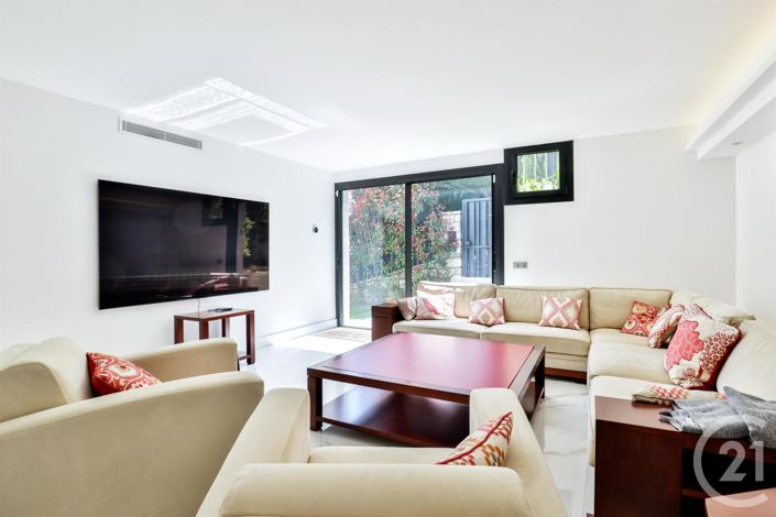 Image No.21-6 Bed House for sale