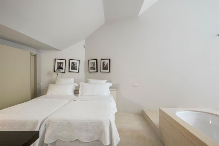 Image No.12-5 Bed House for sale