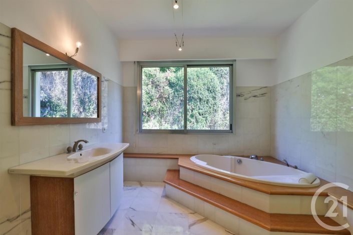 Image No.17-3 Bed Apartment for sale