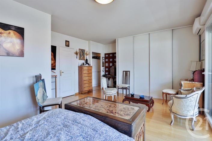 Image No.14-3 Bed Apartment for sale