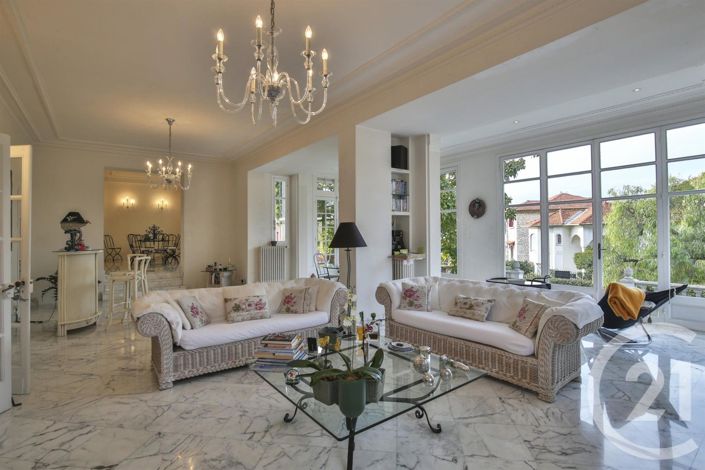 Image No.4-6 Bed House for sale