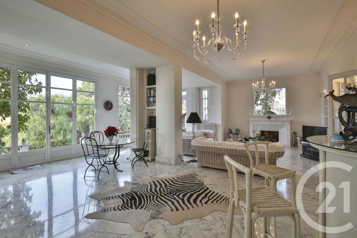 Image No.5-6 Bed House for sale