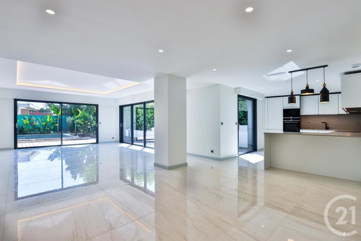 Image No.1-4 Bed Apartment for sale