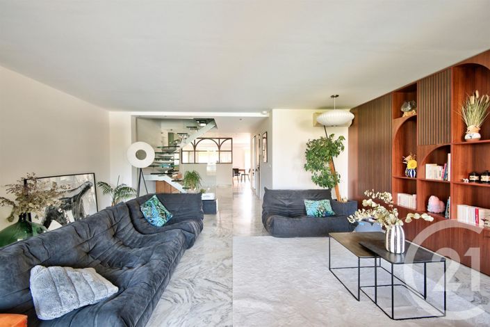 Image No.4-4 Bed Apartment for sale