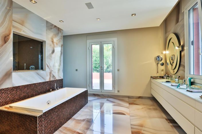 Image No.14-6 Bed House for sale