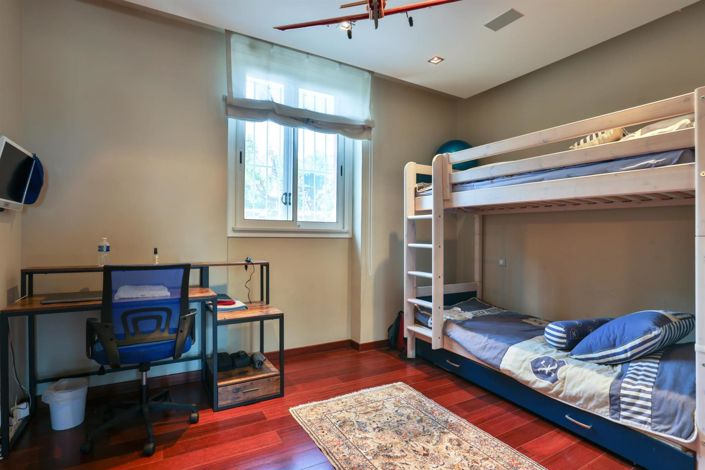 Image No.17-6 Bed House for sale