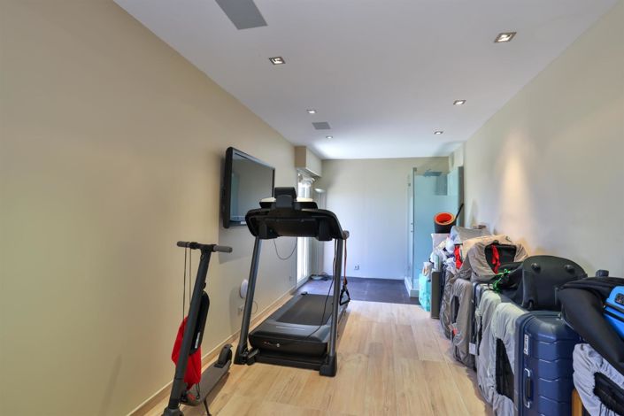 Image No.20-6 Bed House for sale