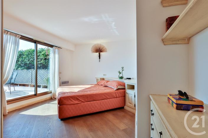 Image No.12-5 Bed Apartment for sale