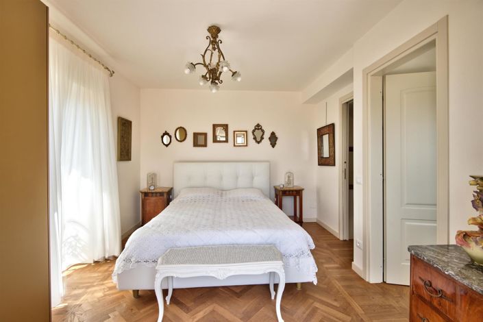 Image No.14-4 Bed House for sale