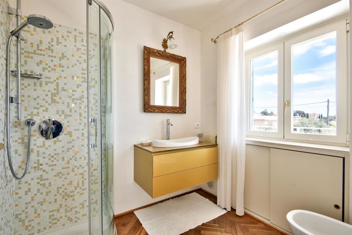 Image No.16-4 Bed House for sale