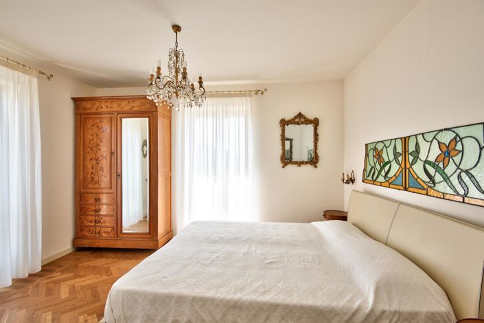 Image No.17-4 Bed House for sale