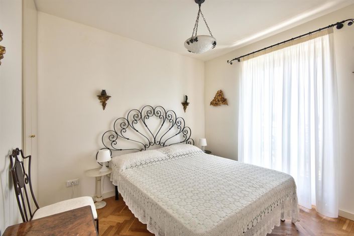 Image No.18-4 Bed House for sale