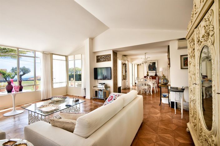 Image No.8-4 Bed House for sale