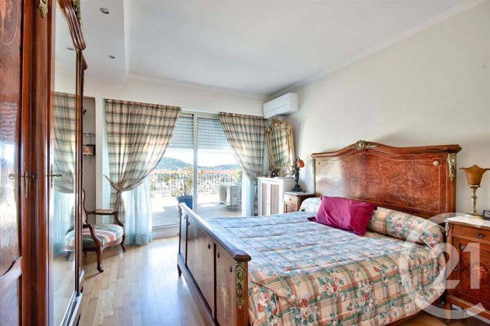 Image No.15-4 Bed Apartment for sale