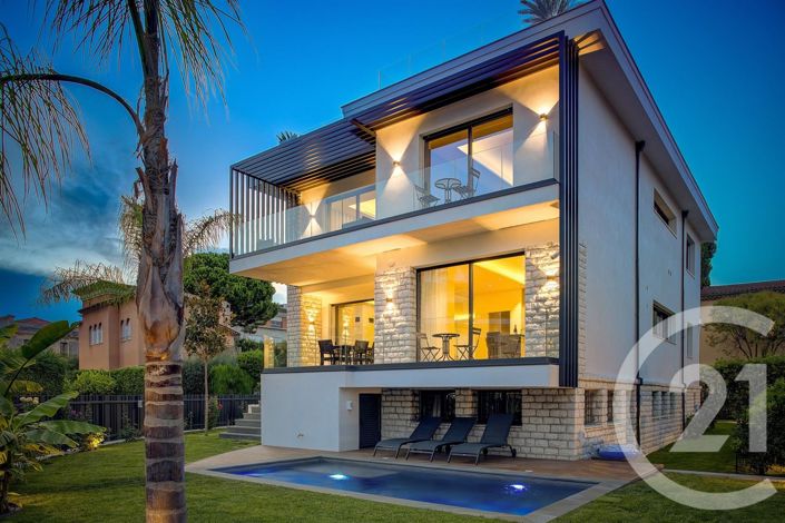 Image No.1-4 Bed House for sale