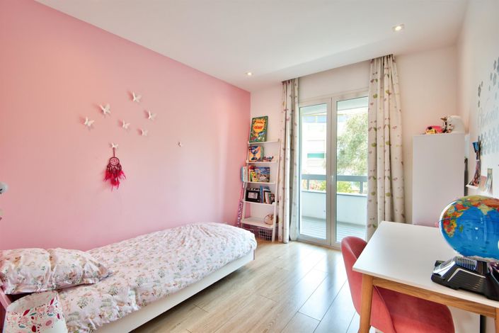 Image No.16-6 Bed House for sale