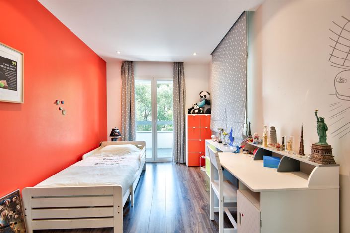 Image No.17-6 Bed House for sale