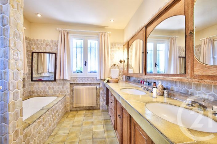 Image No.13-5 Bed House for sale