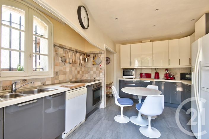 Image No.9-5 Bed House for sale