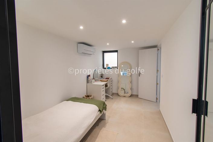 Image No.17-3 Bed House for sale