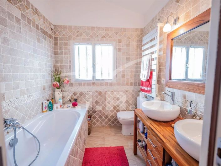 Image No.9-4 Bed House for sale