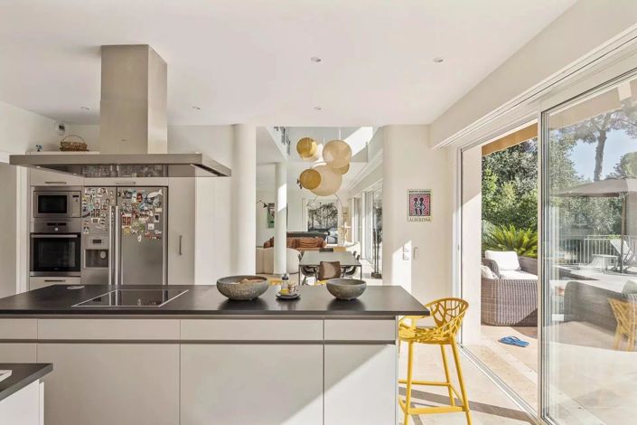 Image No.5-5 Bed House for sale