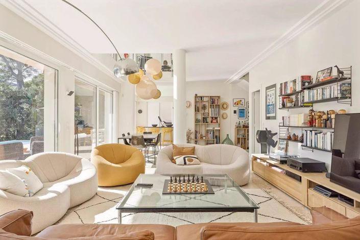 Image No.6-5 Bed House for sale