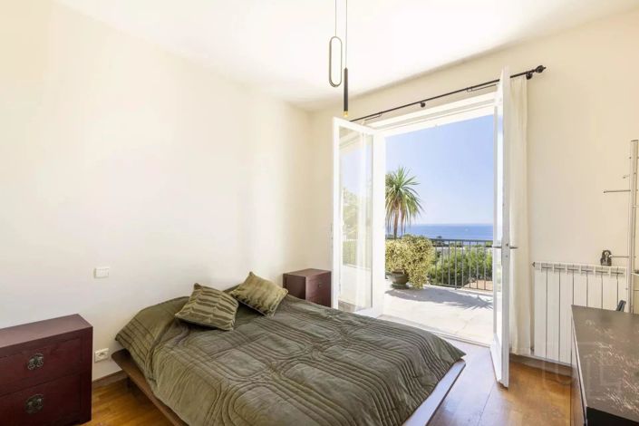 Image No.8-5 Bed House for sale