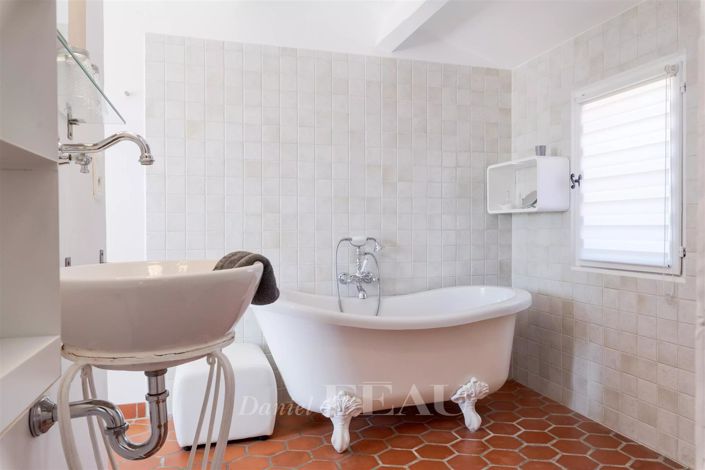 Image No.10-9 Bed House for sale