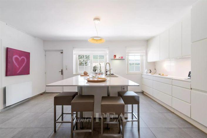 Image No.7-9 Bed House for sale