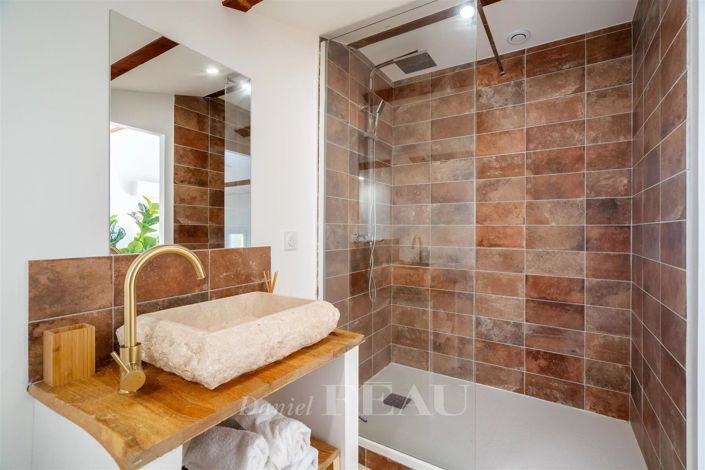 Image No.12-5 Bed House for sale